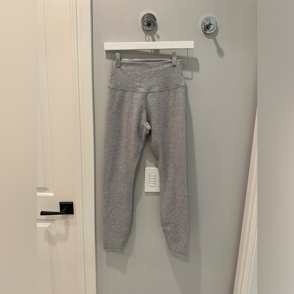 Alo leggings. Capri legging. High waisted.